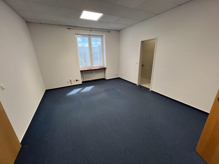 Immobilie: Büros zur Miete: von 208 m² bis 1.011 m²