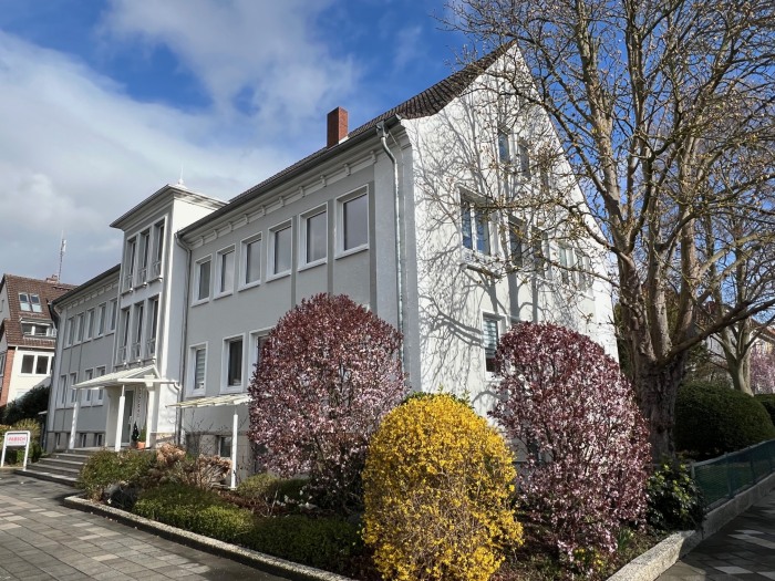 Objekt: Attraktives Bürogebäude mit großer Einliegerwohnung und Garten in der Mittelallee in Hildesheim (zum Kauf, Anmietung ggf. auch möglich)