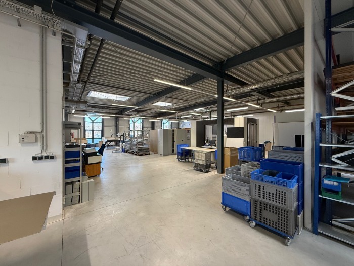 Objekt: Neuwertiger Gewerbekomplex mit Halle + Büros