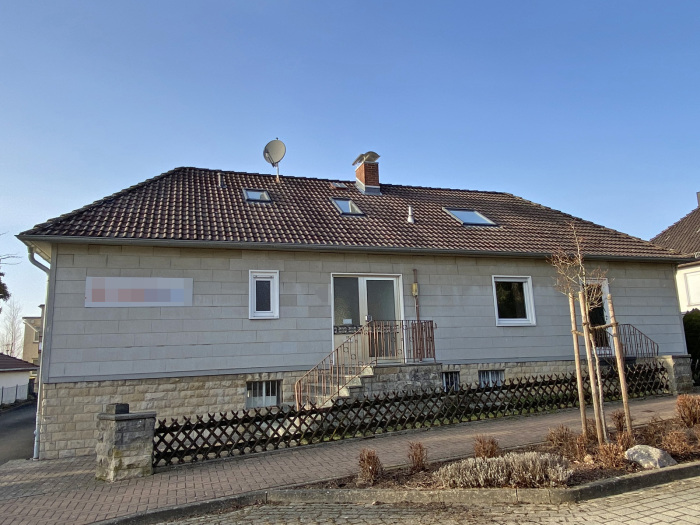 Objekt: Wohnhaus und Bürogebäude mit Werkstatt, Garagen und Lagerhalle