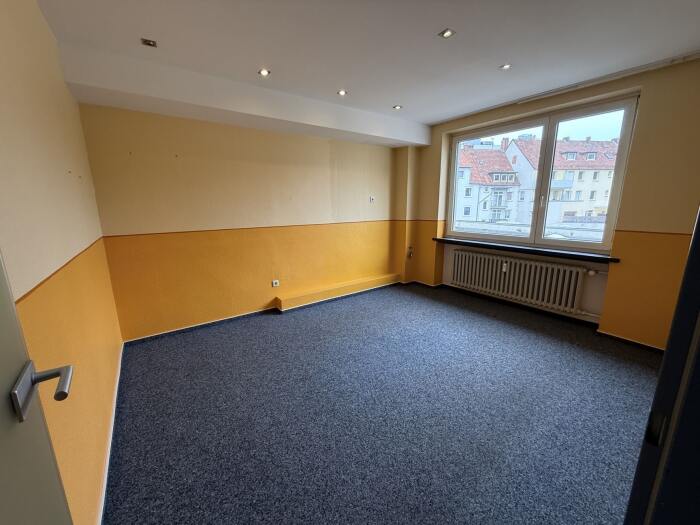 Objekt: Hildesheim-City: Großes Ärzte- und Bürohaus mit vermieteten und  freien Praxen
