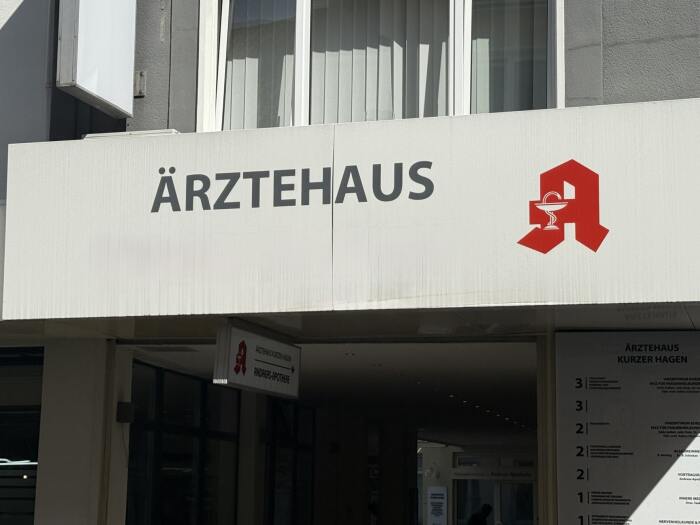 Objekt: Hildesheim-City: Großes Ärzte- und Bürohaus mit vermieteten und  freien Praxen