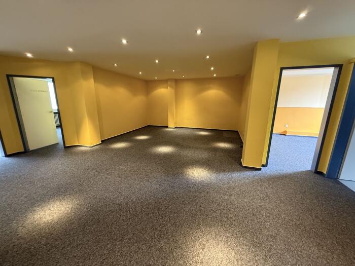 Objekt: Hildesheim-City: Großes Ärzte- und Bürohaus mit vermieteten und  freien Praxen