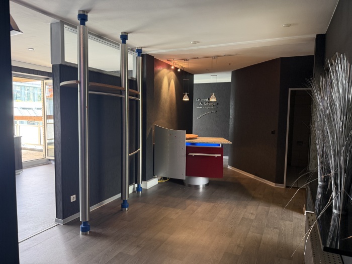 Objekt: Repräsentative Büro- oder Praxisfläche mit Aufzug und zwei Loggien in bester Innenstadtlage von Hildesheim