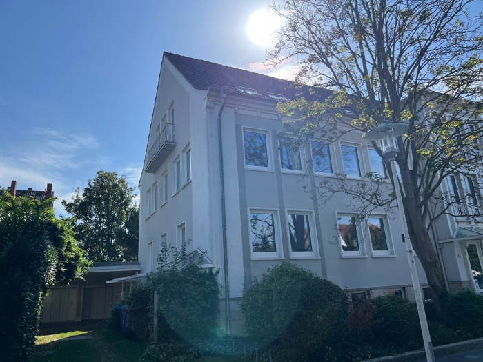 Objekt: Attraktives Bürogebäude mit großer Einliegerwohnung und Garten in der Mittelallee in Hildesheim (zum Kauf, Anmietung ggf. auch möglich)