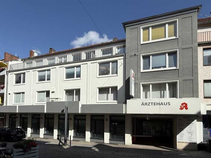 Objekt: Hildesheim-City: Großes Ärzte- und Bürohaus mit vermieteten und  freien Praxen