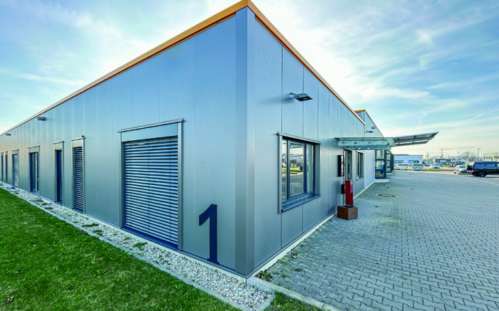 Objekt: Neuwertiger Gewerbekomplex mit Halle + Büros