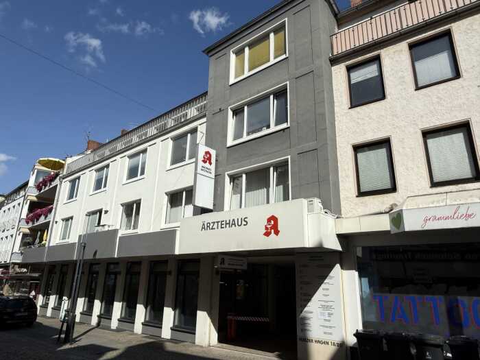 Objekt: Hildesheim-City: Großes Ärzte- und Bürohaus mit vermieteten und  freien Praxen