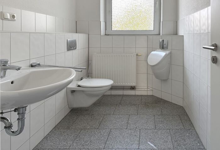 Objekt: Selbstnutzung und/oder Kapitalanlage: Gewerbe und Wohnen auf großem Grundstück in Giesen, OT Hasede