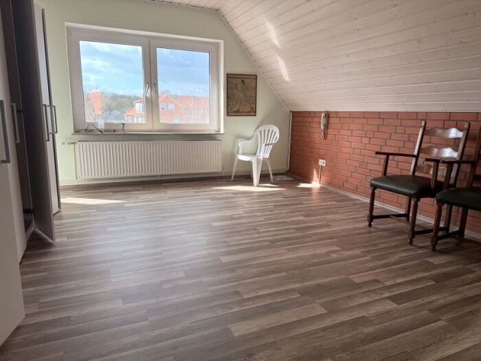 Objekt: Harsum: Wohnen, arbeiten und vermieten: Wohnhaus mit Büroflächen plus 6-Familienhaus