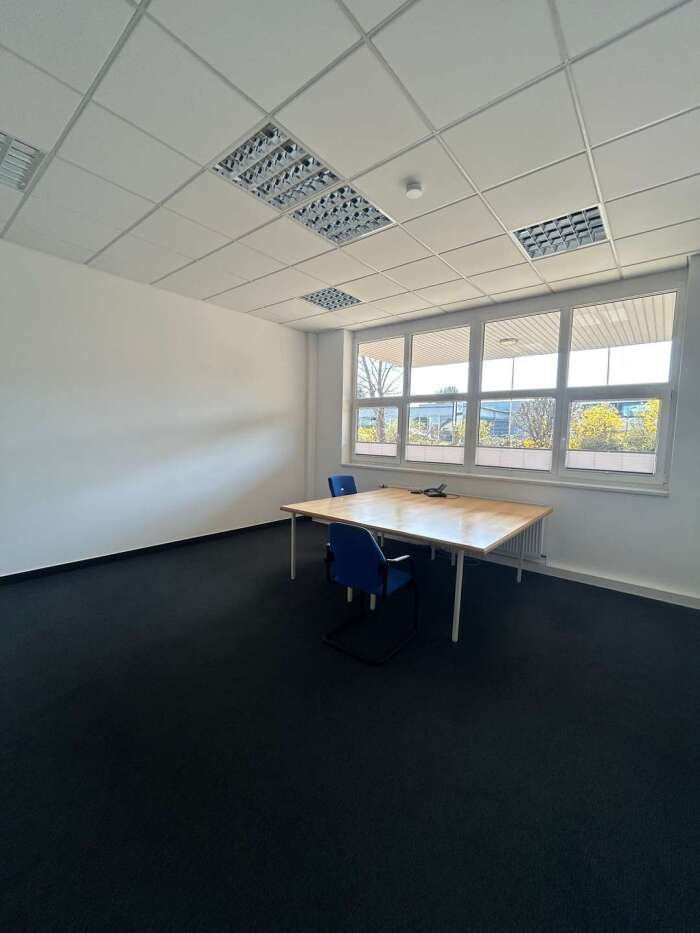 Immobilie: Flexible Büro- und Hallenflächen mit erstklassiger Infrastruktur