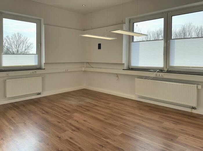 Objekt: Selbstnutzung und/oder Kapitalanlage: Gewerbe und Wohnen auf großem Grundstück in Giesen, OT Hasede