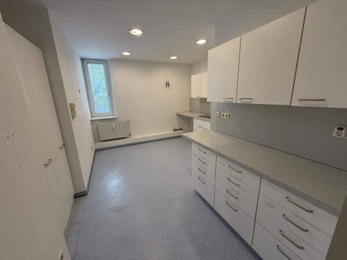 Objekt: Hildesheim-City: Großes Ärzte- und Bürohaus mit vermieteten und  freien Praxen