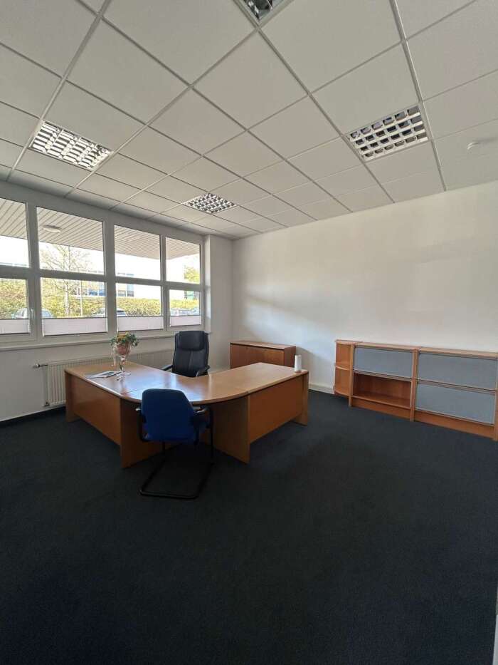 Immobilie: Flexible Büro- und Hallenflächen mit erstklassiger Infrastruktur