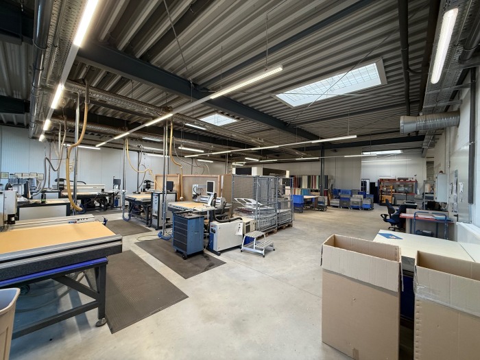 Objekt: Neuwertiger Gewerbekomplex mit Halle + Büros