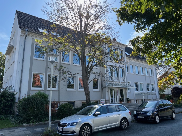 Objekt: Attraktives Bürogebäude mit großer Einliegerwohnung und Garten in der Mittelallee in Hildesheim (zum Kauf, Anmietung ggf. auch möglich)