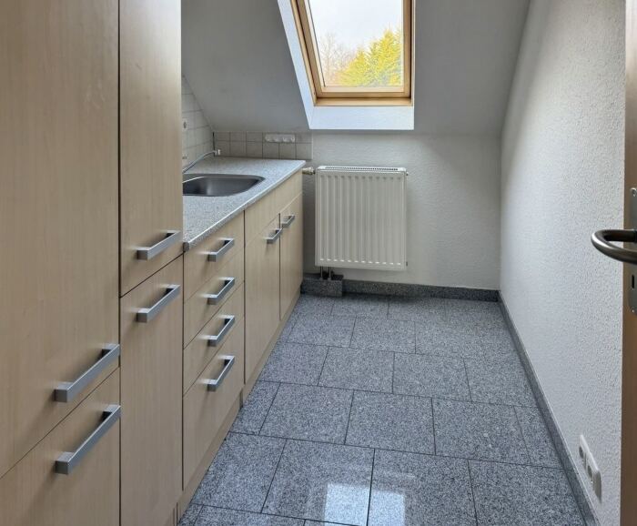 Objekt: Selbstnutzung und/oder Kapitalanlage: Gewerbe und Wohnen auf großem Grundstück in Giesen, OT Hasede