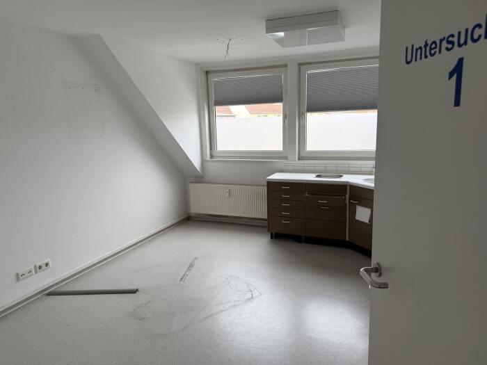 Objekt: Hildesheim-City: Großes Ärzte- und Bürohaus mit vermieteten und  freien Praxen