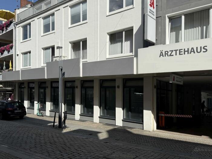 Objekt: Hildesheim-City: Großes Ärzte- und Bürohaus mit vermieteten und  freien Praxen